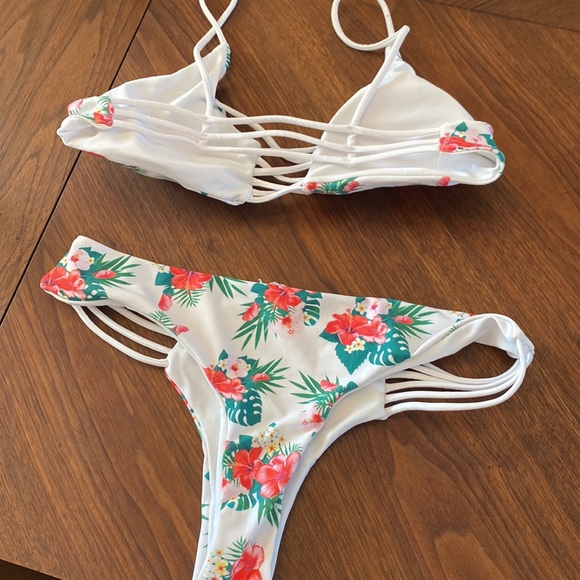 Gorgeous brand new floral bikini - Picture 4 of 4